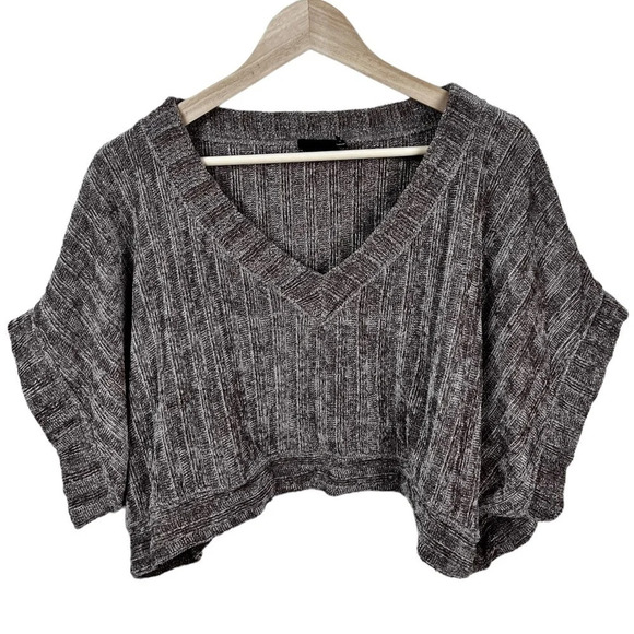 UO • Out From Under Snowy Day Cropped
Chenille Vest - Picture 4 of 10